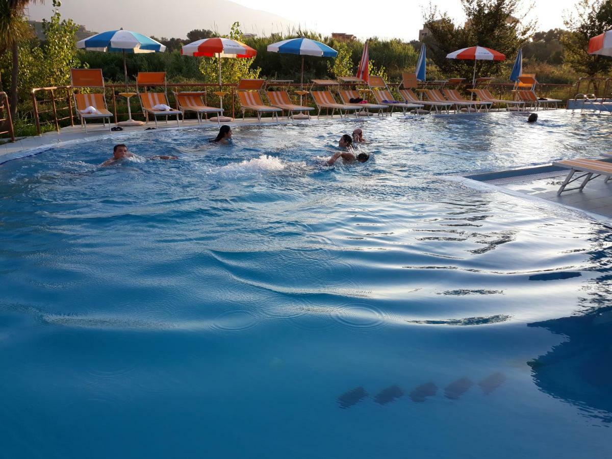 Resort Te Zagolli Орикум Екстериор снимка